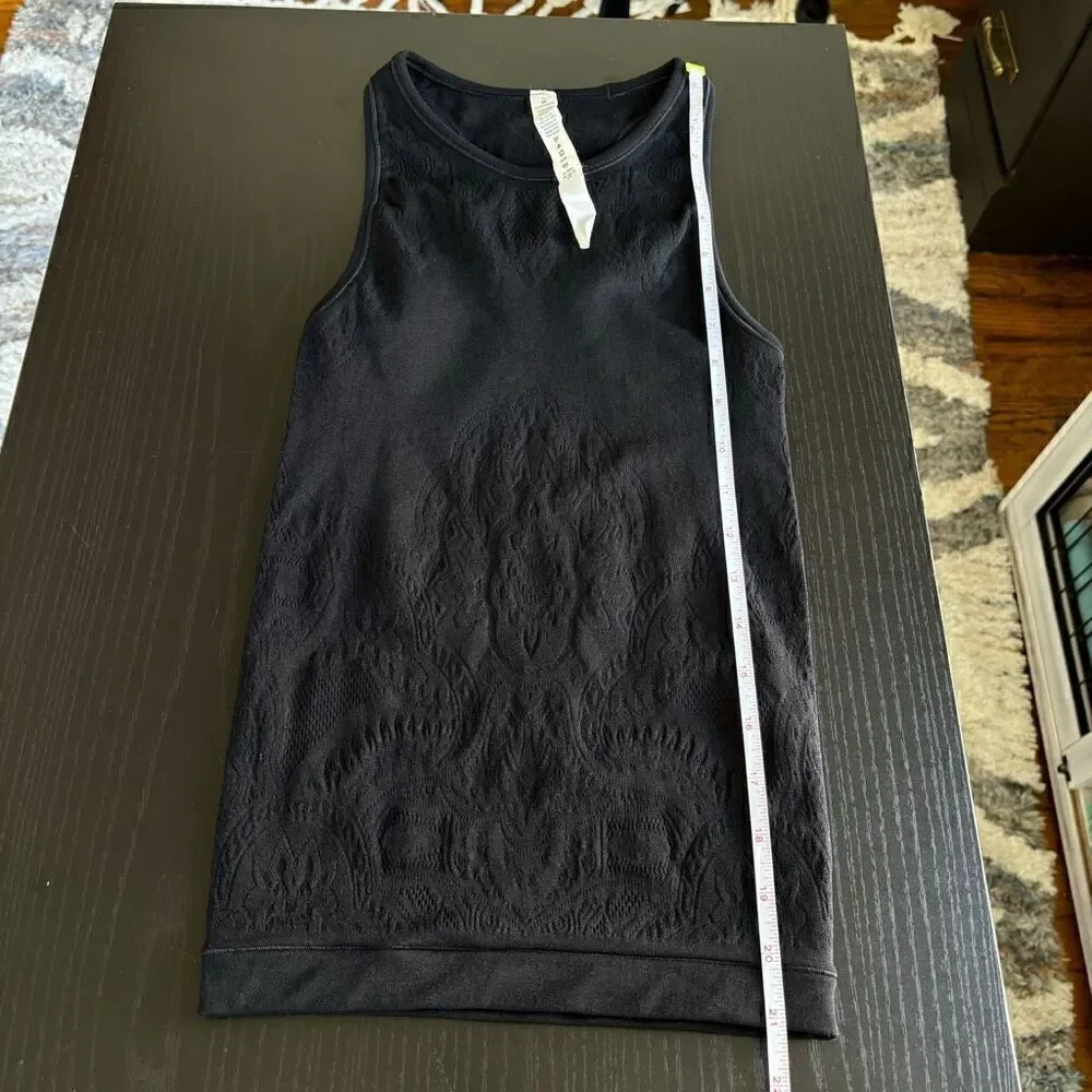 Lululemon seamless tank black size 4